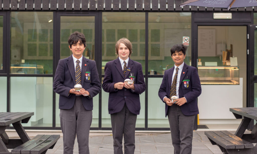 High School of Dundee pupils outside Jannettas.